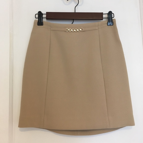 H&M Khaki Skirt. Size 2. Never worn, just sat in closet. - Picture 1 of 5